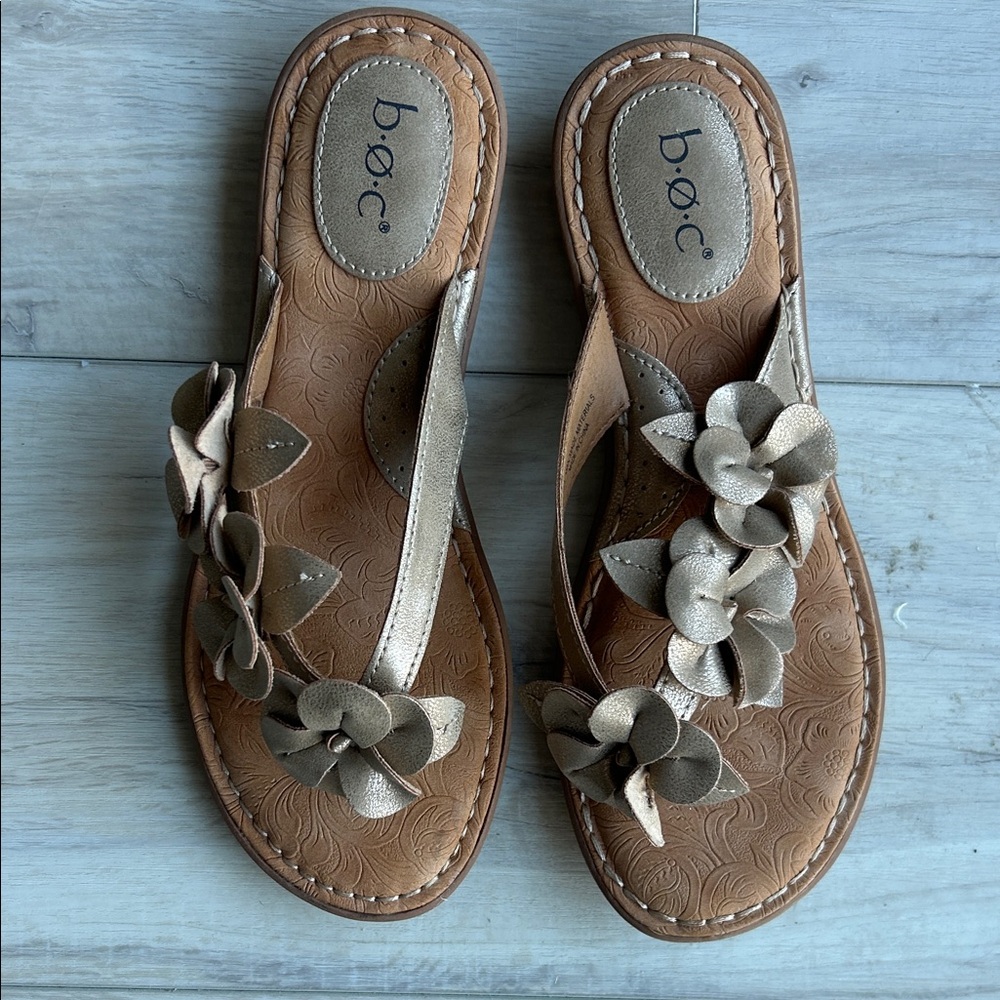b.o.c. Women's 7M Brown Floral Sandals